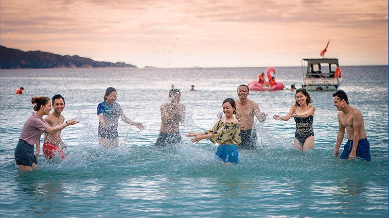photograph large groups by visiting the site in advance