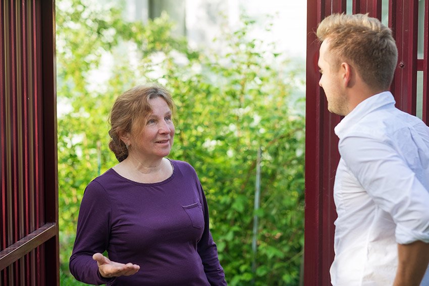 one of the ways to stay positive is to connecting with a neighbor