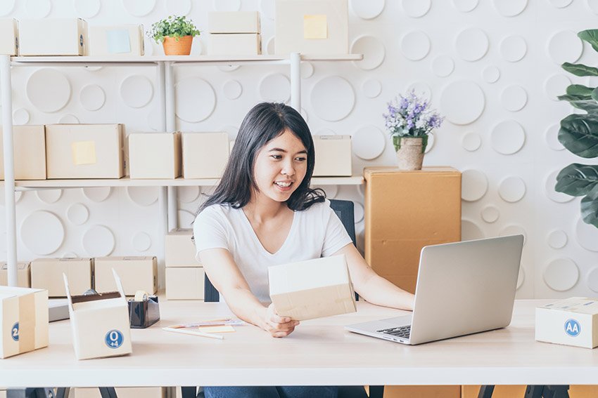 happy-entrepreneur-in-organized-office-dp
